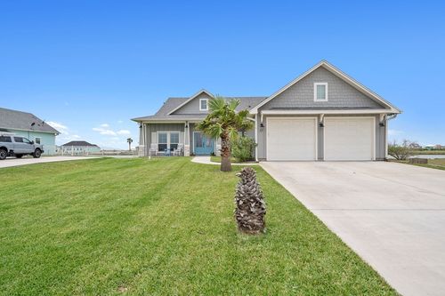 13 Southpointe Cir, Rockport, TX, 78382-7066 | Card Image