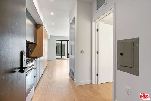 303-10700 Tabor St, Los Angeles, CA, 90034-5296 | Card Image