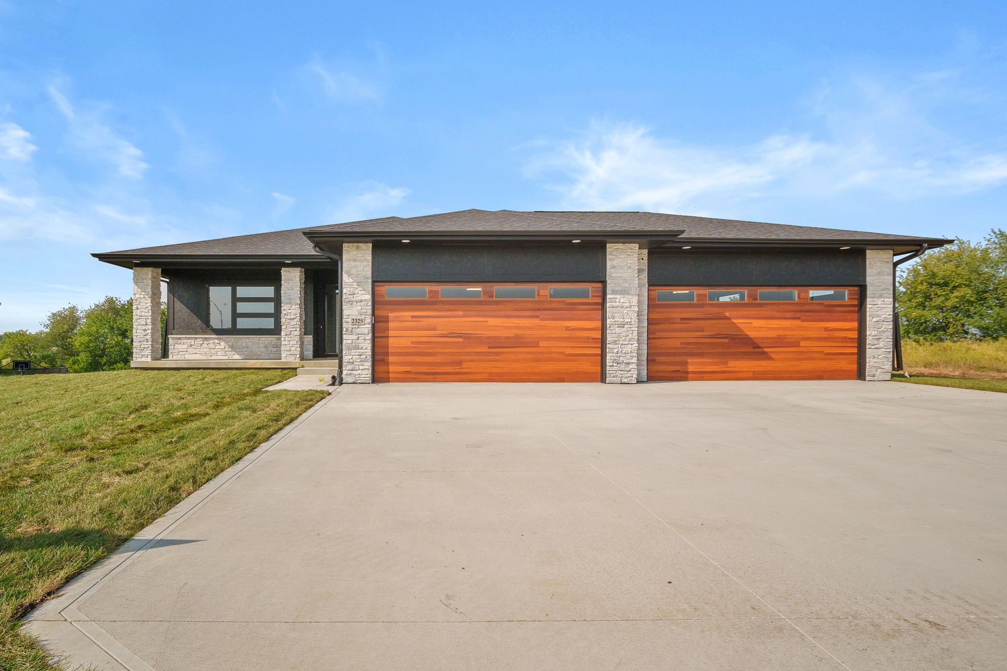 Green Leaf Cir, Norwalk, IA 50211