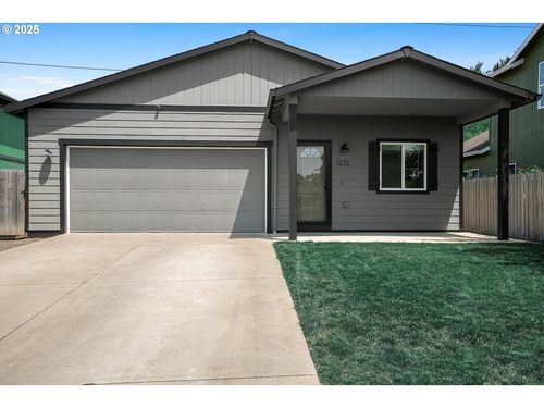 1232 W Quinalt St, Springfield, OR, 97477-7643 | Card Image