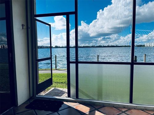 101-111 Lake Emerald Dr, Oakland Park, FL, 33309-6235 | Card Image