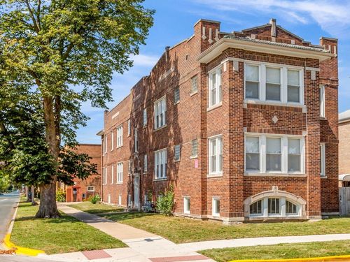 2e-1648 East Ave, Berwyn, IL, 60402-1975 | Card Image