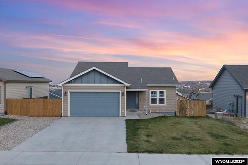 955 4th Ave, Mills, WY, 82644 | Card Image