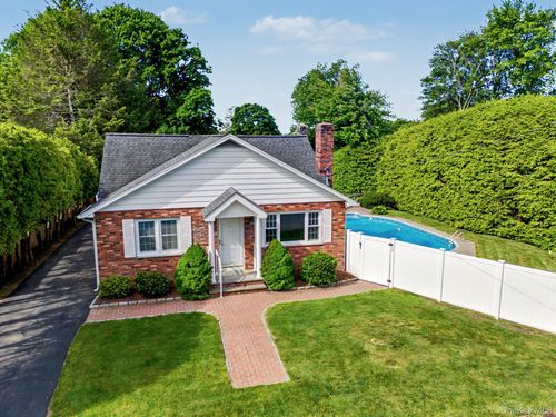13 Dellworth Dr, Yorktown Heights, NY, 10598-6635 | Card Image