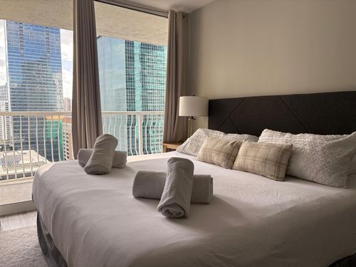 apt-2321-1200 Brickell Bay Dr, Miami, FL, 33131-3264 | Card Image