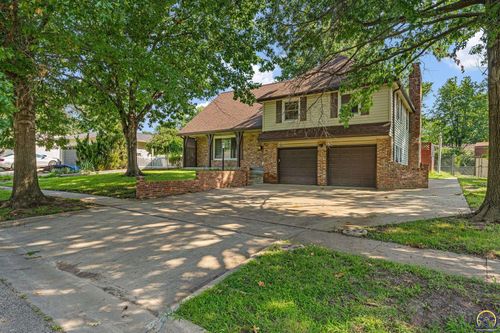 1950 Sw Navajo Ln, Topeka, KS, 66604-3708 | Card Image