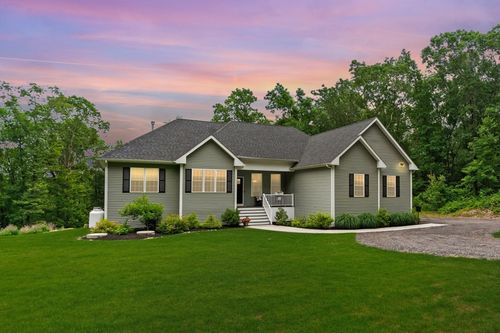 52 Pine Swamp Rd, Cumberland, RI, 02864-1116 | Card Image
