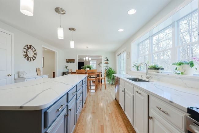 52 Quail Creek Rd, House other with 4 bedrooms, 3 bathrooms and 4 parking in North Attleboro MA | Image 5