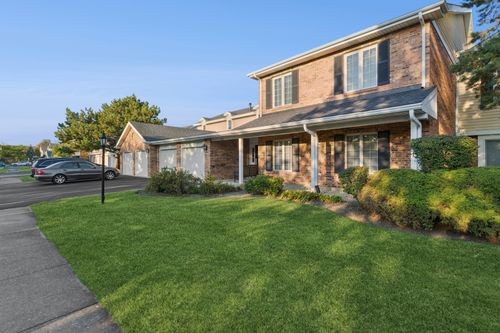 unit-b-7235 Willow Way Ln, Willowbrook, IL, 60527-7516 | Card Image