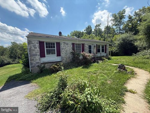 2320 Elizabeth Ave, TEMPLE, PA, 19560-9790 | Card Image