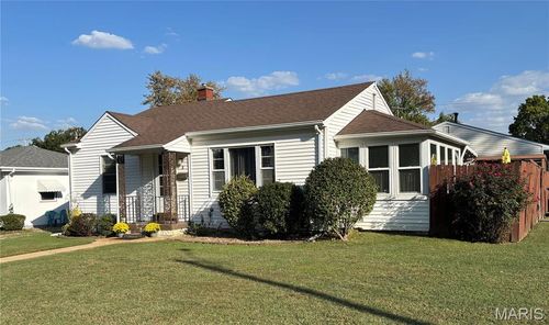 8 S 51st St, Belleville, IL, 62226-4630 | Card Image