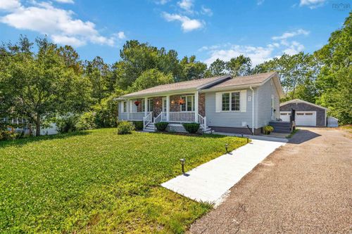 32 Pinecrest Blvd, House with 3 bedrooms, 3 bathrooms and 2 parking in Bridgewater NS | Card Image