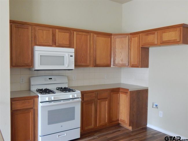 5637 Mustang Trl, House other with 3 bedrooms, 2 bathrooms and null parking in Tyler TX | Image 14