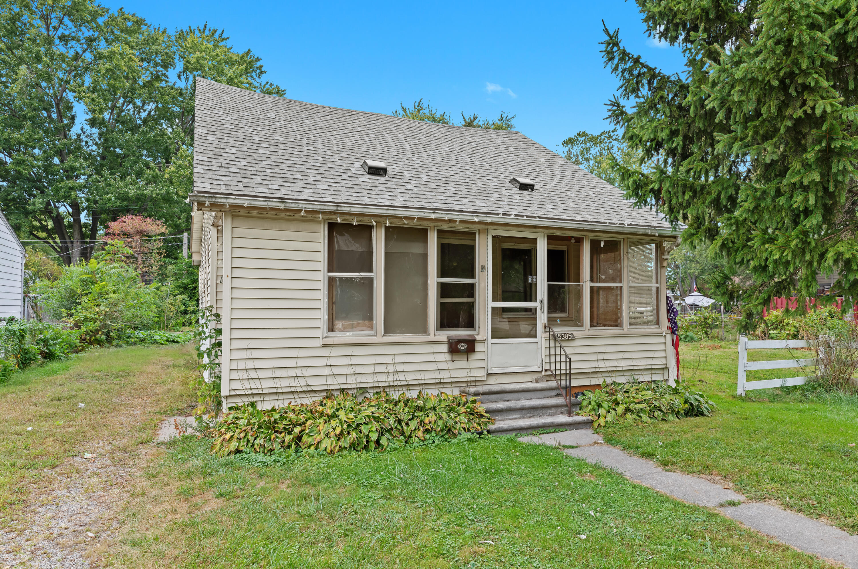 Garfield , Redford, MI 48239