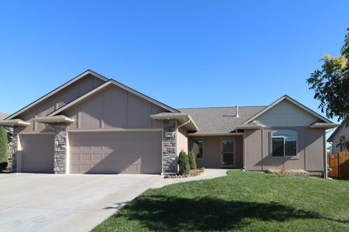 978 N Cedar Brook Cir, Mulvane, KS, 67110 | Card Image