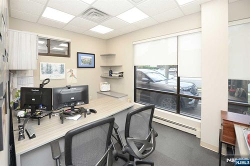 20-00 Fair Lawn Ave, Fair Lawn, NJ, 07410-2319 | Card Image