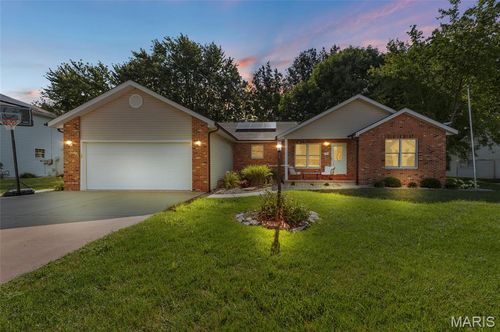 719 Stonecreek Dr, Staunton, IL, 62088-1080 | Card Image