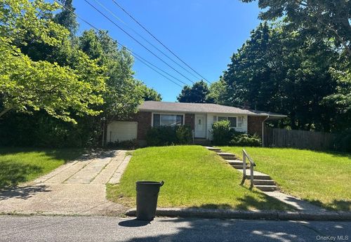 1533 Agate St, Bay Shore, NY, 11706-2803 | Card Image