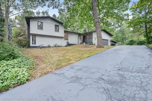 8928 Minne Wanna Rd, Clarkston, MI, 48348-3317 | Card Image