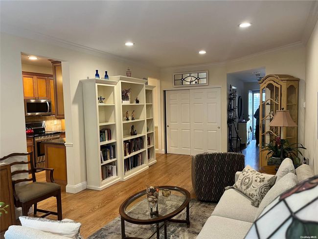 105 - 105 Carriage Ln, Condo with 2 bedrooms, 4 bathrooms and null parking in Plainview NY | Image 7