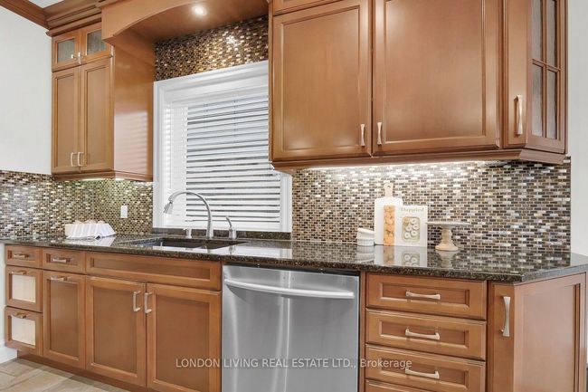 2820 Devon Rd, House other with 4 bedrooms, 3 bathrooms and 4 parking in London ON | Image 13