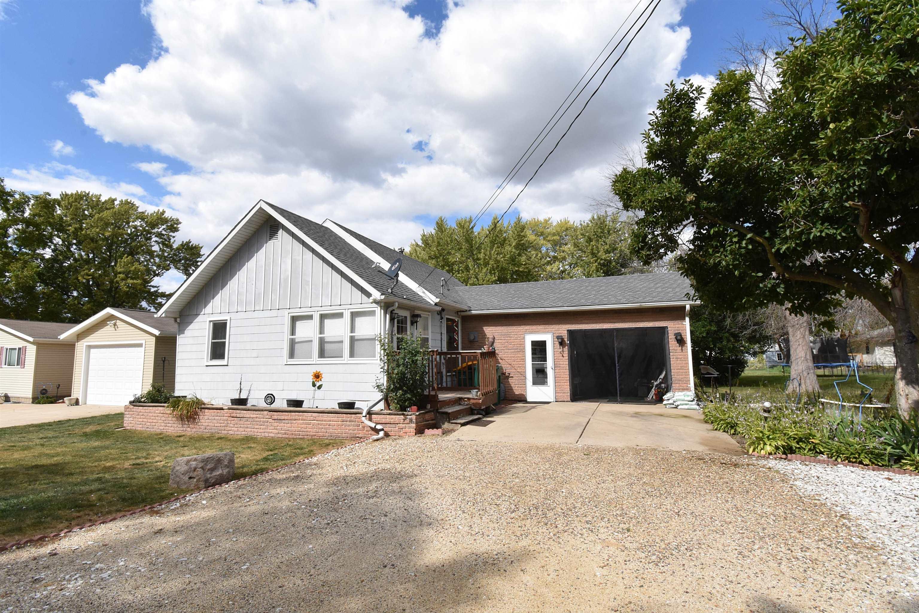 4th St, Independence, IA 50644