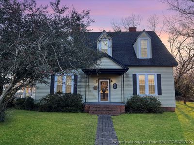 301 W Central Street W, House other with 5 bedrooms, 2 bathrooms and null parking in Maxton NC | Image 1