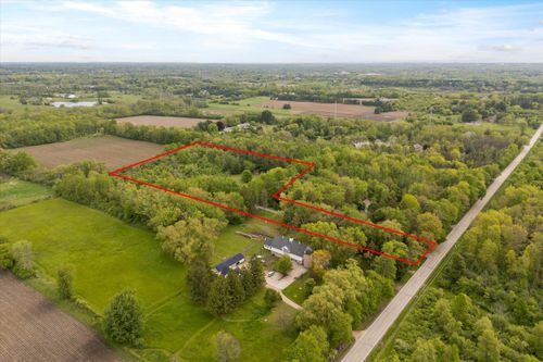 23 W Bonniwell Rd, Mequon, WI, 53097 | Card Image