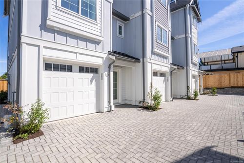 u8-3907 Cedar Hill Rd, Victoria, BC, V8P3Z8 | Card Image