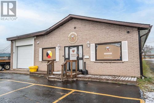 40 White Oak Dr E, Sault Ste Marie, ON, P6B4J8 | Card Image