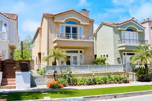 909 California St, Huntington Beach, CA, 92648 | Card Image
