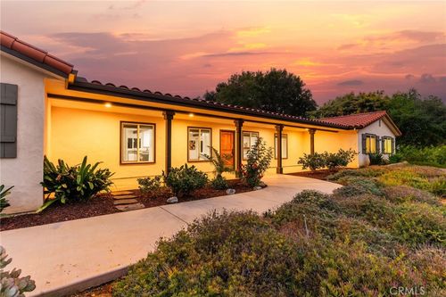 1671 Joshua Tree Ln, Fallbrook, CA, 92028-4334 | Card Image