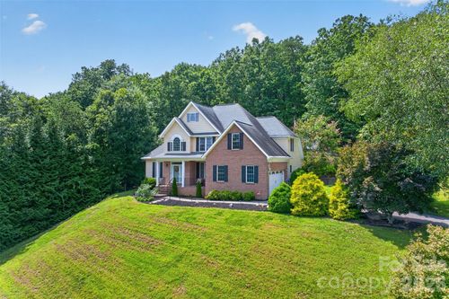 7940 Oakmont Ct, Hickory, NC, 28602-8689 | Card Image