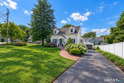 23 Benedict Ave, Fairfield, CT, 06825-1704 | Card Image