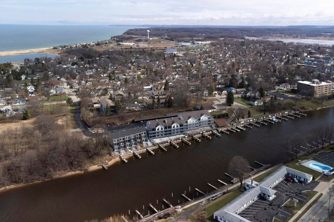 APT-8 - 317 5 Th Ave, Condo with 2 bedrooms, 1 bathrooms and null parking in Manistee MI | Image 44