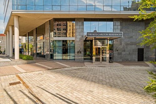 ph-3e-5 Renaissance Sq, White Plains, NY, 10601-3042 | Card Image