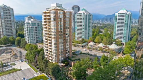 700-5967 Wilson Ave, Burnaby, BC, V5H4N9 | Card Image