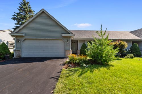 15111684 Valley Ct, Germantown, WI, 53022-2731 | Card Image
