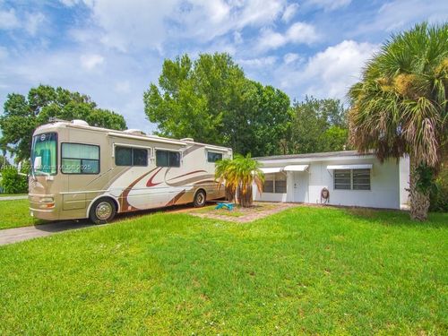 1650 5th Ave, Vero Beach, FL, 32960-5609 | Card Image