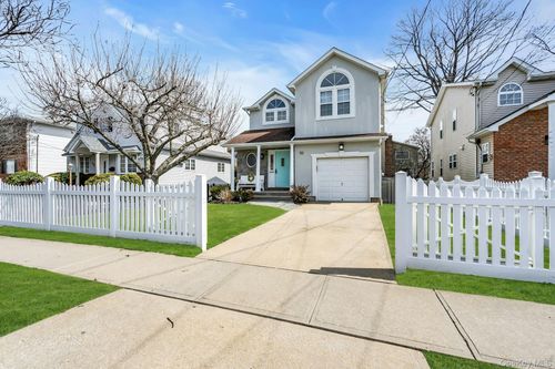 52 Edgewood Rd, Port Washington, NY, 11050-1531 | Card Image