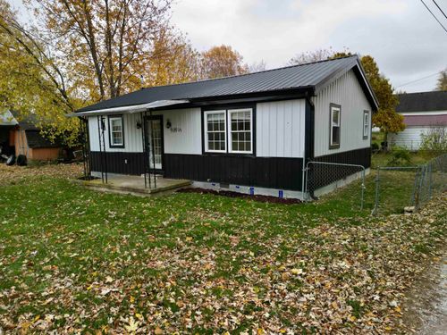909 1/2 E Lake St, Summitville, IN, 46070-9714 | Card Image
