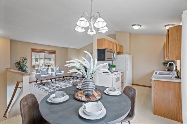 Open-Concept Living With Vaulted Ceilings | Image 7