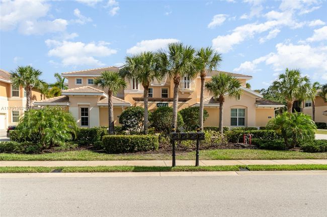 B - 10659 Pelican Preserve Blvd, Condo with 3 bedrooms, 2 bathrooms and null parking in FORT MYERS FL | Image 4