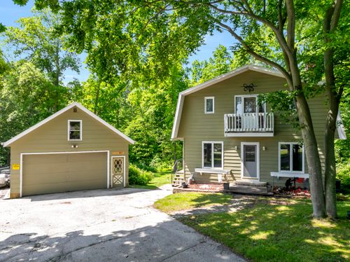 6331 Westwind Rd, Plymouth, WI, 53073-3238 | Card Image