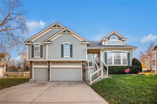 2421 Ne Carousel Ct, Lee's Summit, MO, 64086-7037 | Card Image