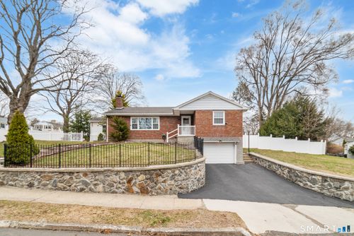 61 Clearview Cir, Naugatuck, CT, 06770-3701 | Card Image