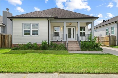 213 Beaver Dr, Arabi, LA, 70032-2111 | Card Image