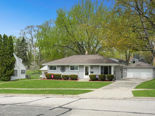 318 Dodie Drive, Waukesha, WI, 53189 | Card Image