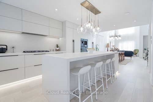 uppermain-5389 Kindos St, Burlington, ON, L7L7M6 | Card Image