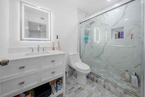 apt-109-2408 Longview St, Austin, TX, 78705-4216 | Card Image